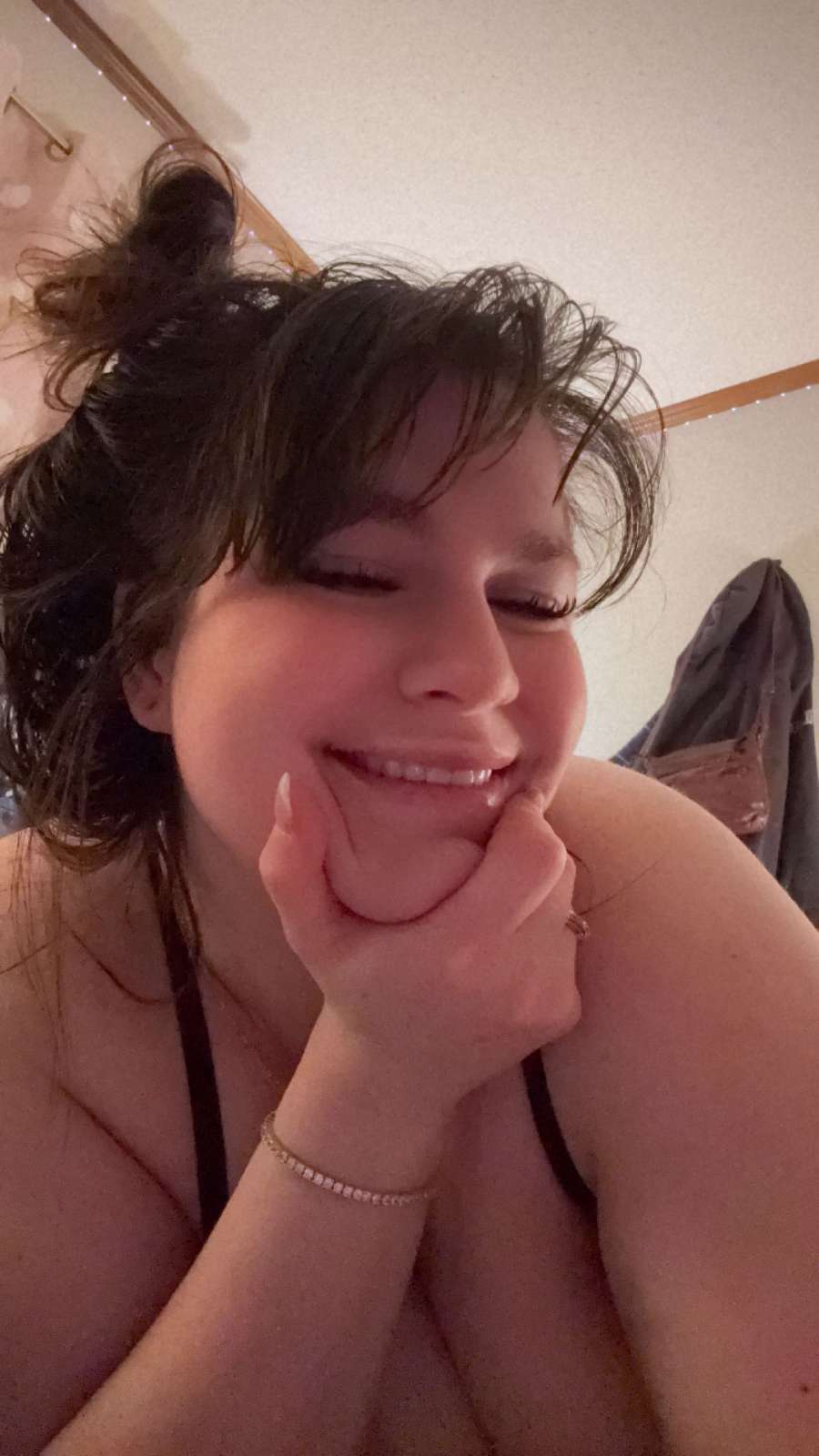 Curvy Pittsburgh companion smiling in a warm candid portrait